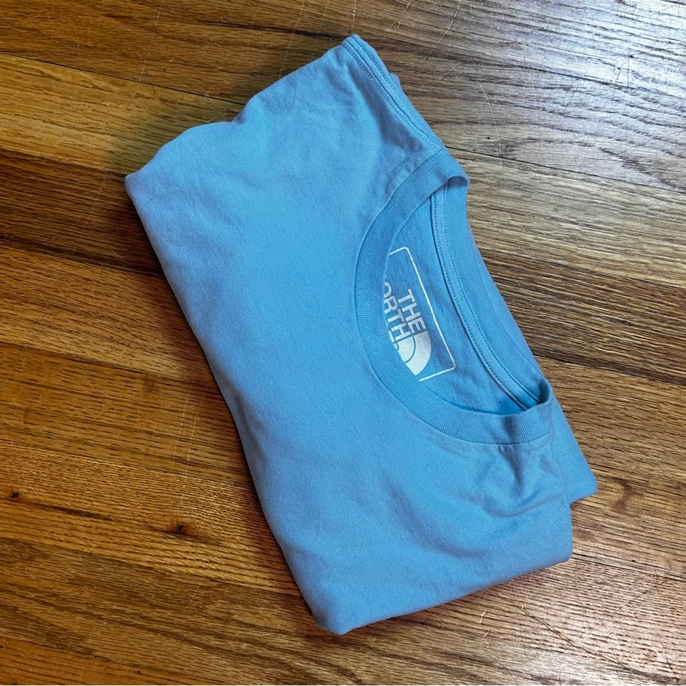 The North Face Sky Blue Tee Adventure Shirt Mens Size M Outdoor Activewear Light
